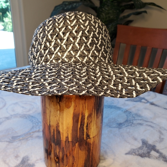 NWOT  Finely Woven Summer Hat - black & white - Picture 5 of 11